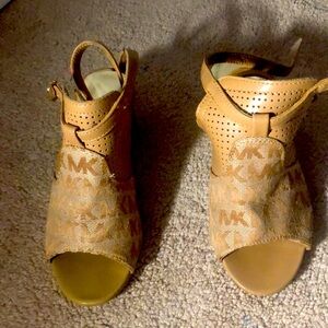 Kids Michael kors,size 12 only wear five days